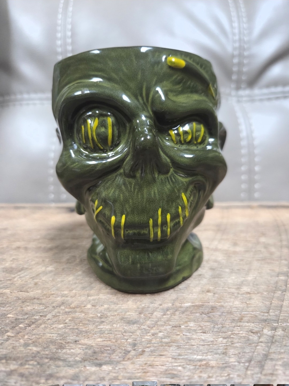 Disney World Trader Sam's Grog Grotto Shrunken Zombie Head Tiki Mug 1st Edition